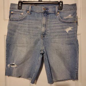 NWT Gap stretch bermuda distressed cutoff denim shorts. Size 32/14. Light Wash.